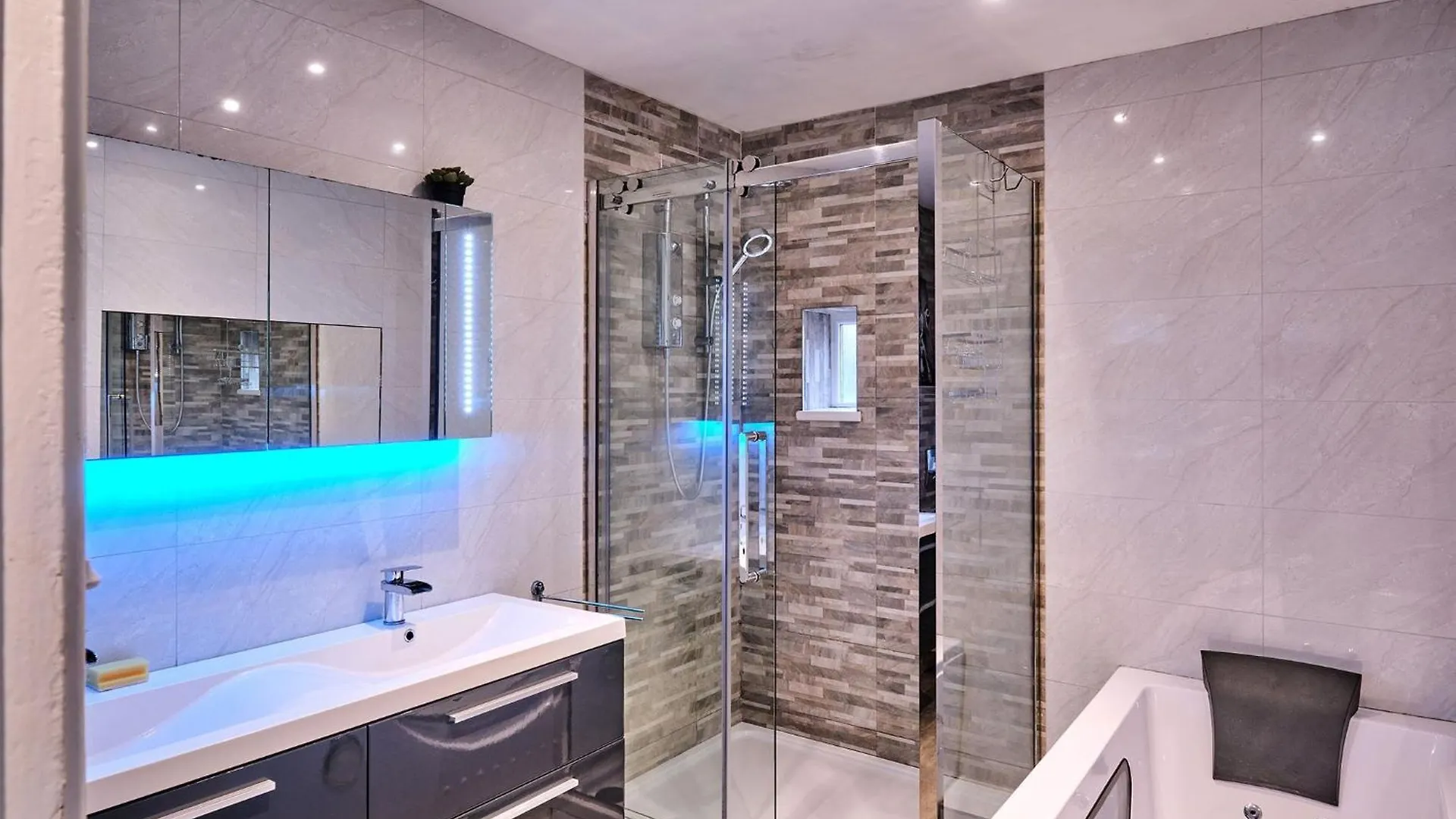 Charming Cardiff Home With Private Parking Modern Amenities Holiday home